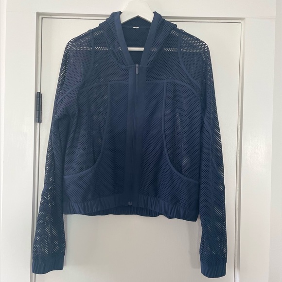 Lululemon Relaxed Fit Mesh Jacket, True Navy, Size 4, Lightweight, Like New - Picture 5 of 7